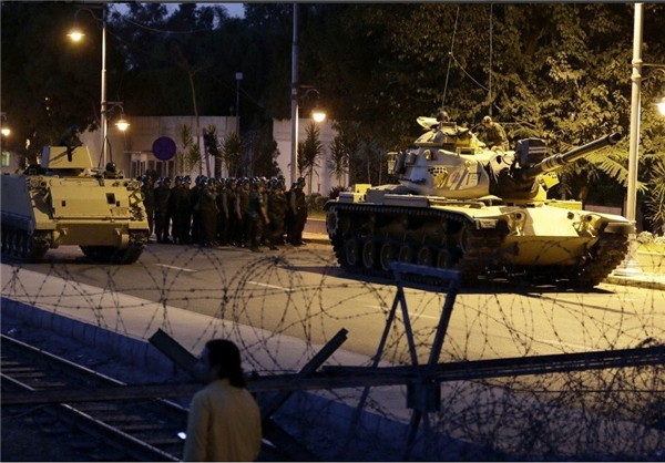 کودتای نظامی در ترکیه/ انتقال اردوغان به مکانی نامعلوم
