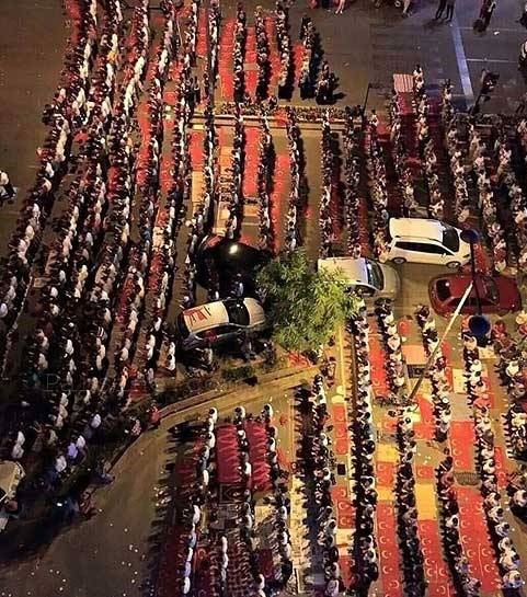 عکس/ نماز مردم استانبول بعد از کودتا