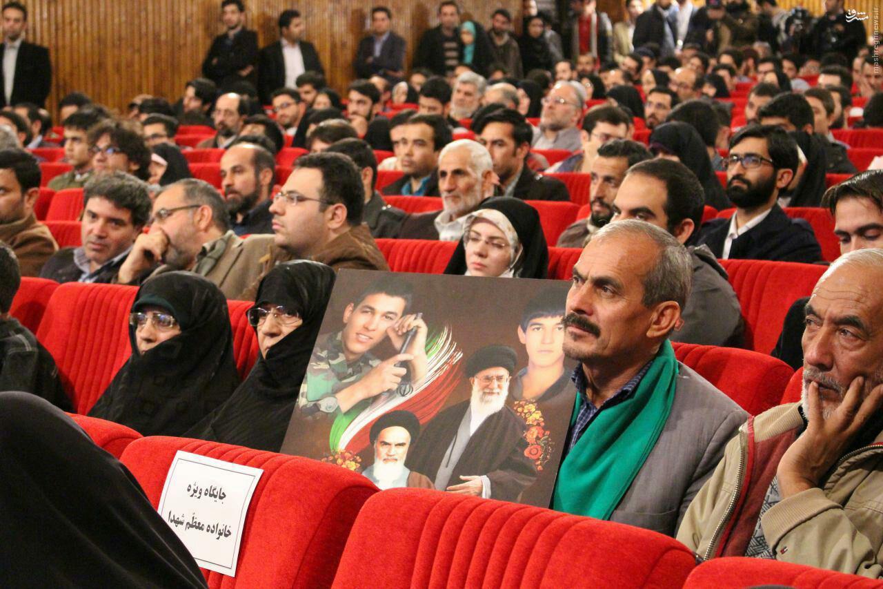 عکس/ پدر شهیدی که به کما رفت