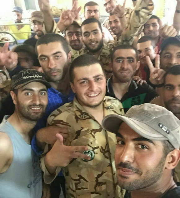 گفتوگو با عکاس آخرین سلفی سربازان گفتوگو با عکاس آخرین سلفی سربازان