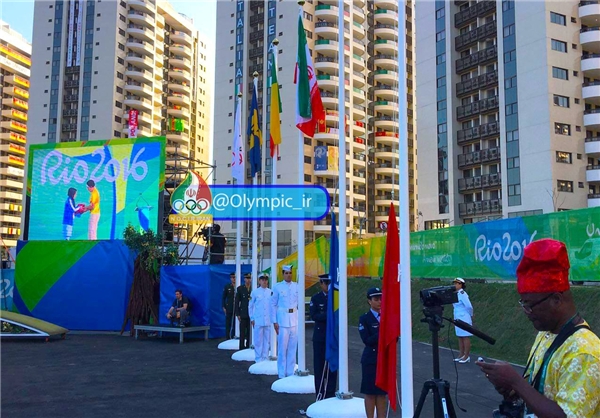 اهتزاز پرچم ایران در دهکده المپیک +عکس