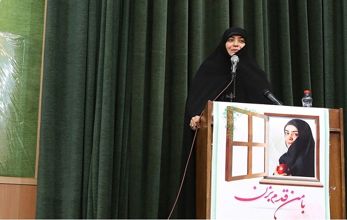 الهامچرخنده مجری شد +عکس الهامچرخنده مجری شد +عکس
