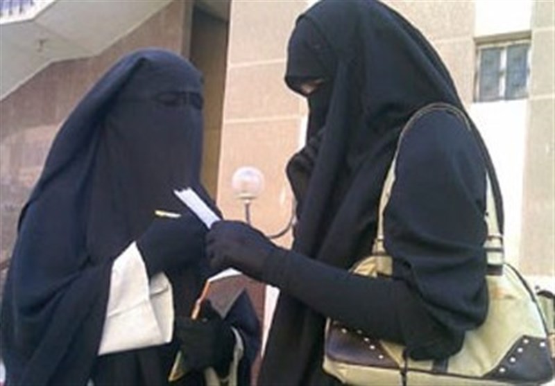 پوشش متفاوت زنان دربار و جامعه عربستان +تصاویر
