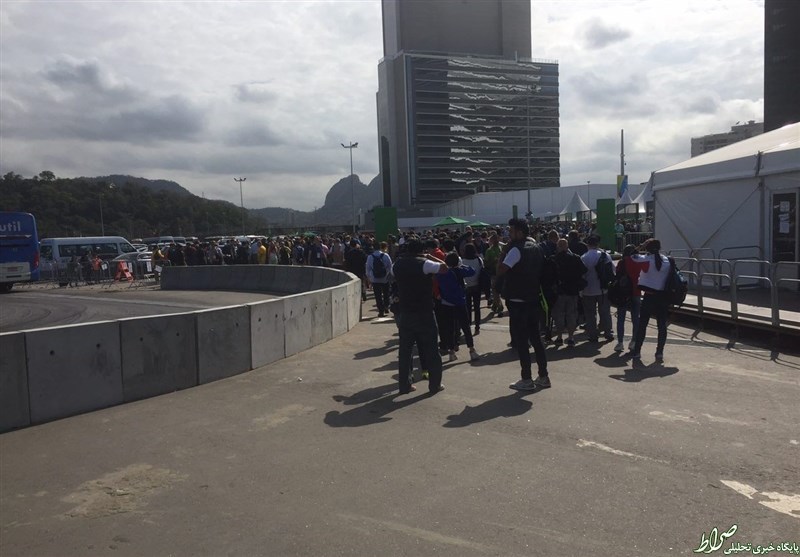 صف طولانی خبرنگاران در ریو