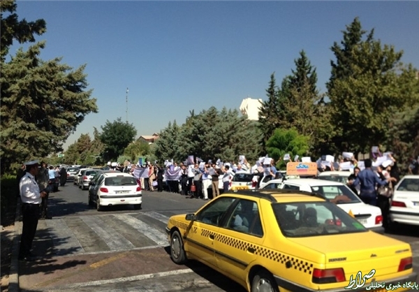 تجمع داروسازان مقابل وزارت بهداشت+تصاویر