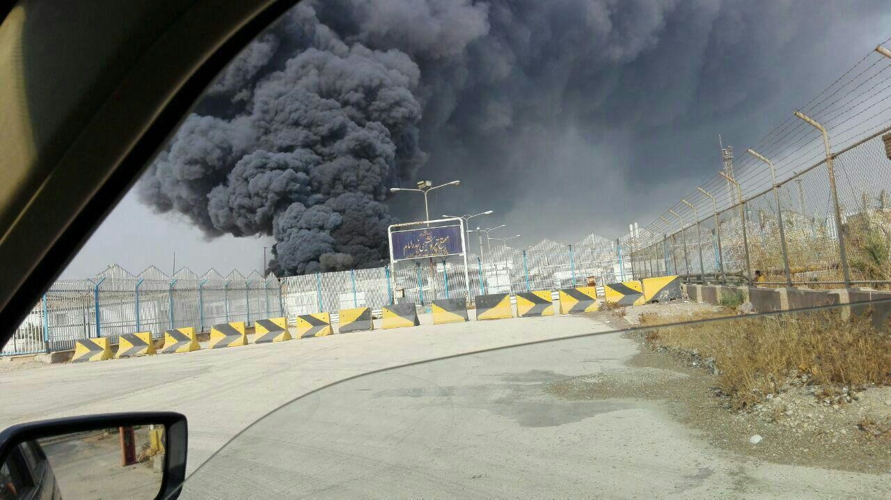 عکس/ آتش سوزی در پتروشیمی بندر امام