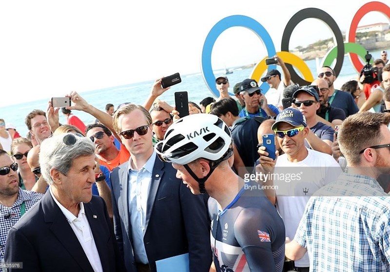 عکس/خوشوبش آقایوزیر با قهرمان المپیک عکس/خوشوبش آقایوزیر با قهرمان المپیک