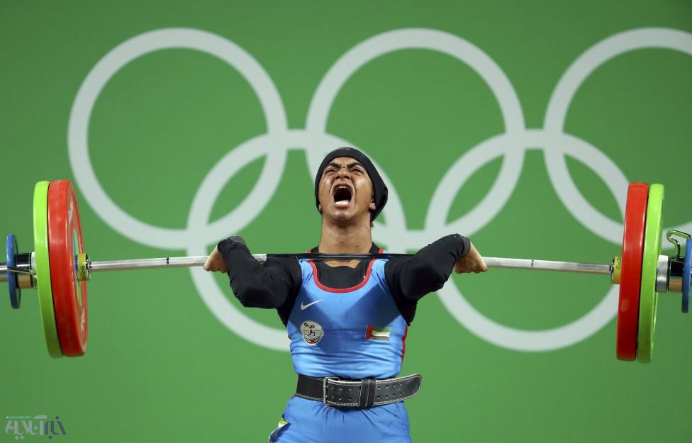 عکس/ بانوی وزنه‌بردار محجبه اماراتی