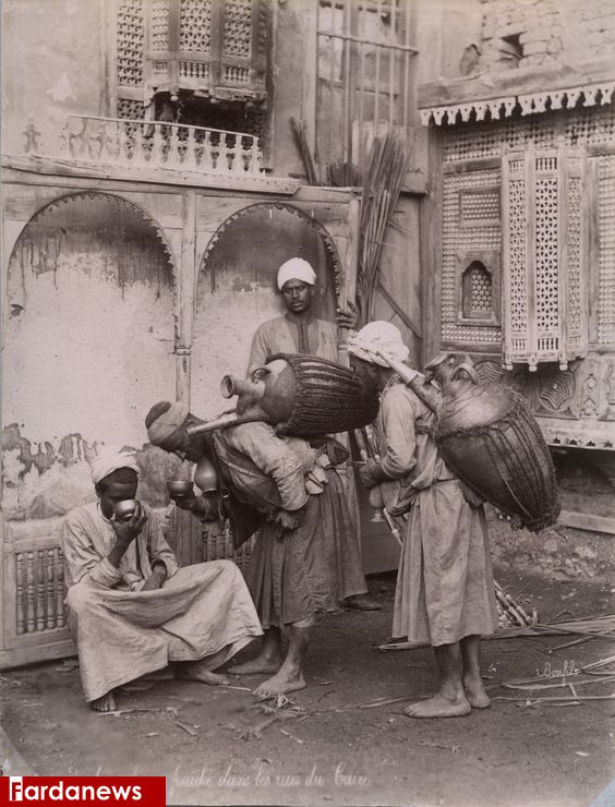 عکس/ شیوه آب خوردن در قاهره سال ۱۸۸۰