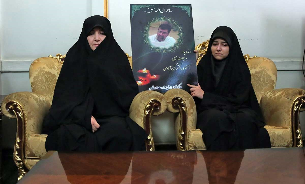 سعودیها مغز و قلب پدرم را خارج کردند/ قطع رابطه با عربستان، بهانه شده تا وزارت خارجه از زیر بار مسئولیت شانه خالی کند سعودیها مغز و قلب پدرم را خارج کردند/ قطع رابطه با عربستان، بهانه شده تا وزارت خارجه از زیر بار مسئولیت شانه خالی کند