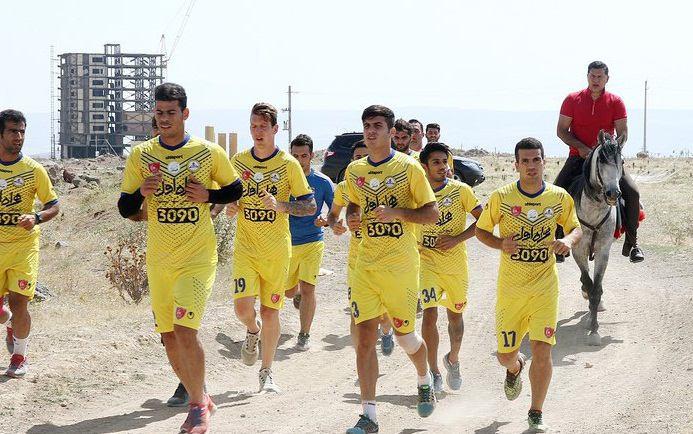 عکس/ تمرین‌دادن دایی به بازیکنان در سرعین