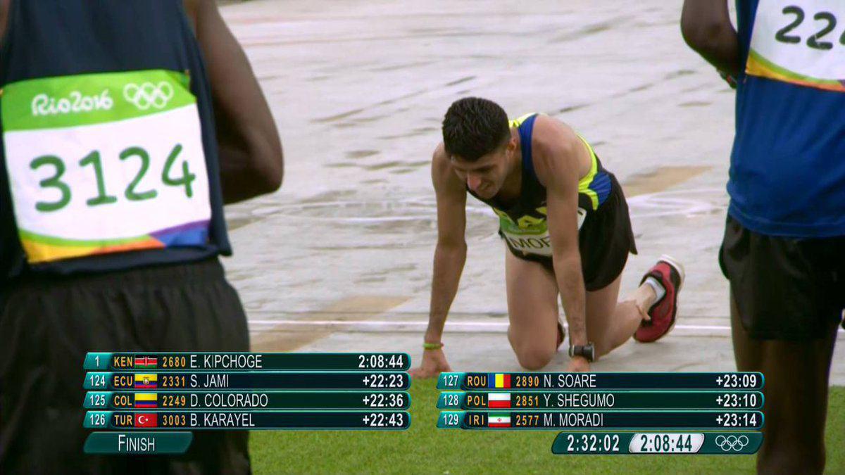 عکس/ لحظه عبور مرد ماراتن ایران از خط پایان