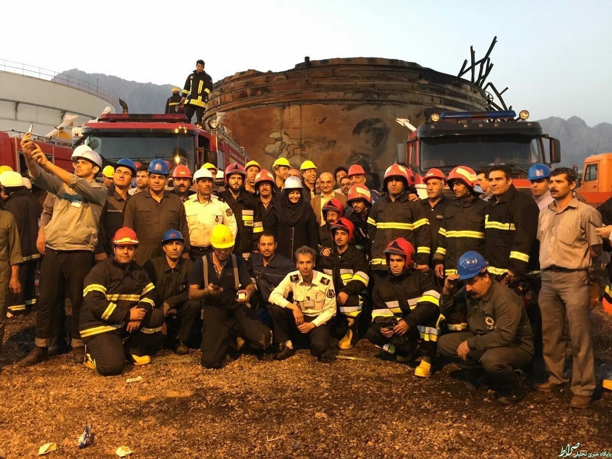 عکس یادگاری با مخزن سوخته عکس یادگاری با مخزن سوخته