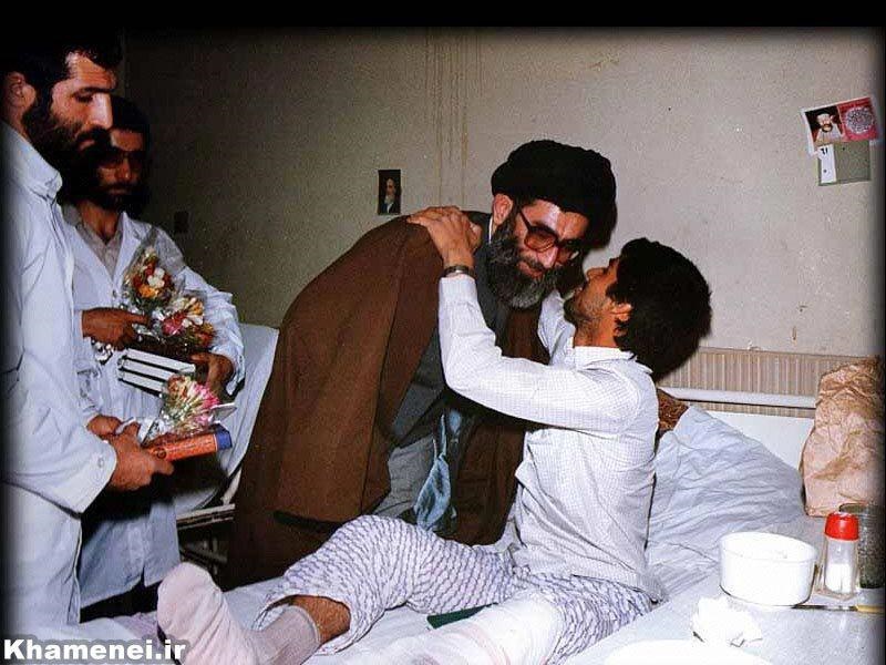 عکس/ ابرازعلاقه مجروح دفاعمقدس به رهبری عکس/ ابرازعلاقه مجروح دفاعمقدس به رهبری