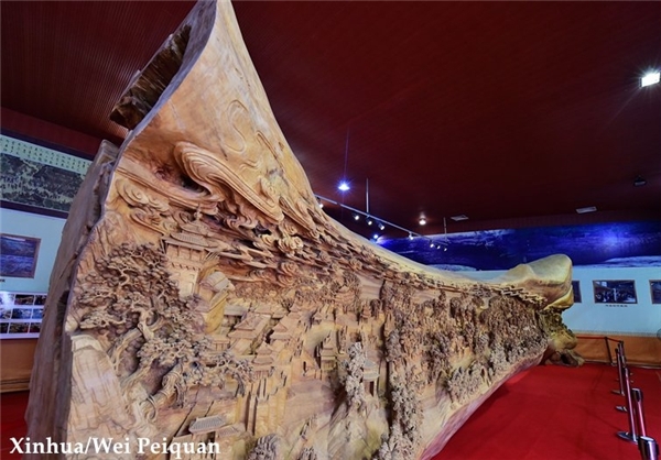 عکس/ طولانی‌ترین کنده کاری چوب جهان