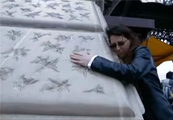 زن فرانسوی با برج ایفل ازدواج کرد! +عکس