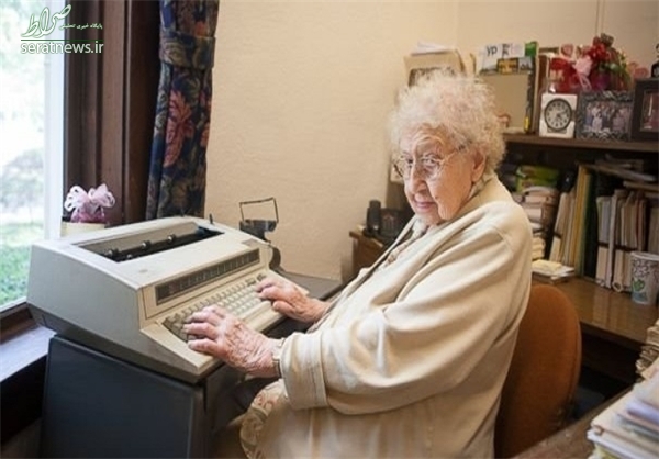 عکس/ بازنشستگی تایپیست 99 ساله‌