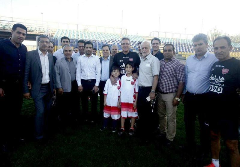 حضور قهرمان المپیک در تمرین پرسپولیس+عکس حضور قهرمان المپیک در تمرین پرسپولیس+عکس