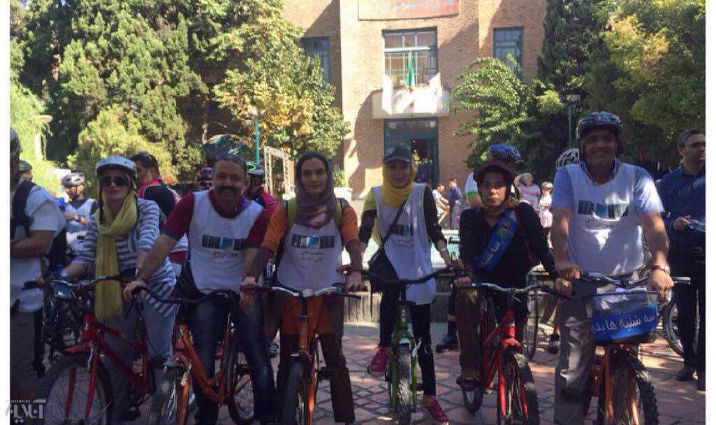 عکس/ دوچرخه‌سواری میترا حجار