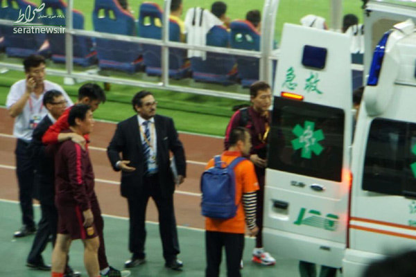 عکس/ انتقال منتظری و دروازه‌بان چین به بیمارستان