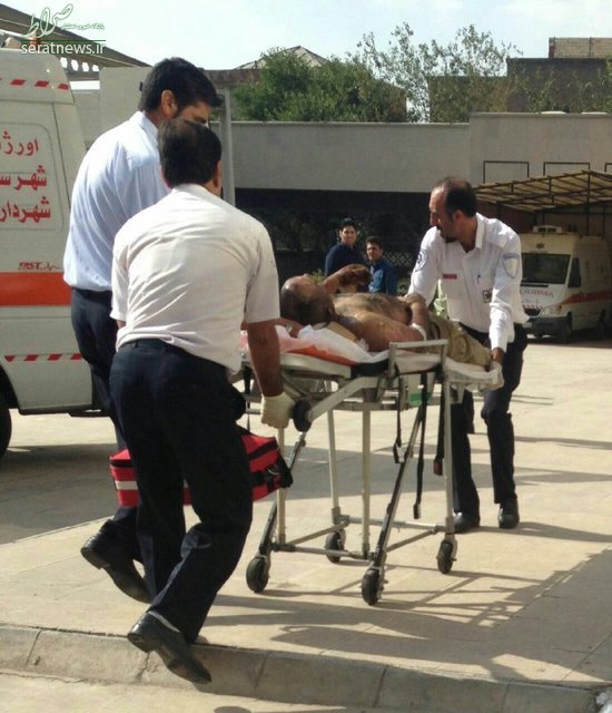 عکس/ خودسوزی در مقابل اداره دارایی نور