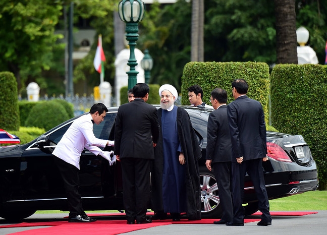 عکس/ خودرو تشریفات روحانی در تایلند عکس/ خودرو تشریفات روحانی در تایلند