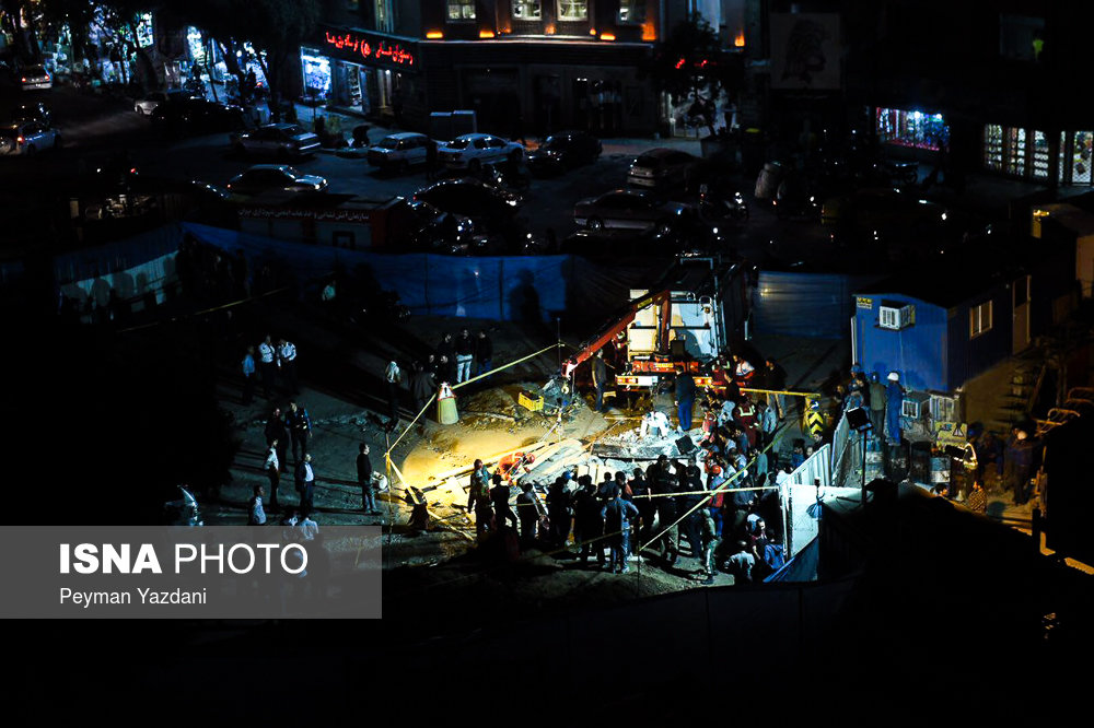 تصاویر/ریزش تونل مترو در میدان قیام