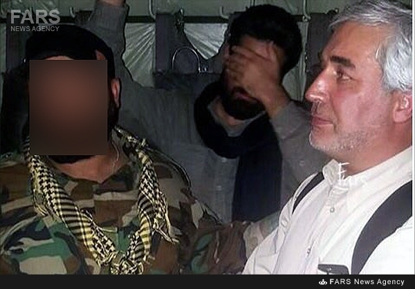 عکس/ حاتمی کیا همراه مدافعان حرم در حلب عکس/ حاتمی کیا همراه مدافعان حرم در حلب