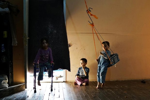 عکس/اقامت خانواده های سوری در کارخانه تنباکو