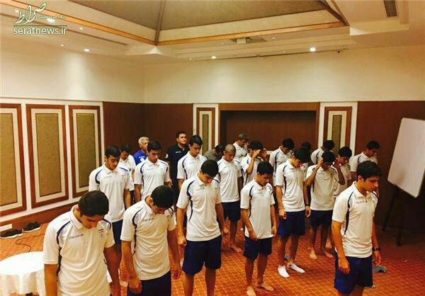 عکس/ نماز شکر نوجوانان بعداز جهانی شدن