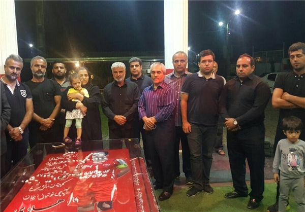 سینه زنی بر سر مزار نوروزی+تصاویر سینه زنی بر سر مزار نوروزی+تصاویر