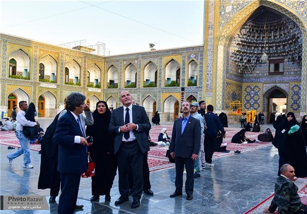 سفیر سوئیس در ایران به حرم مطهر رضوی رفت+تصاویر سفیر سوئیس در ایران به حرم مطهر رضوی رفت+تصاویر