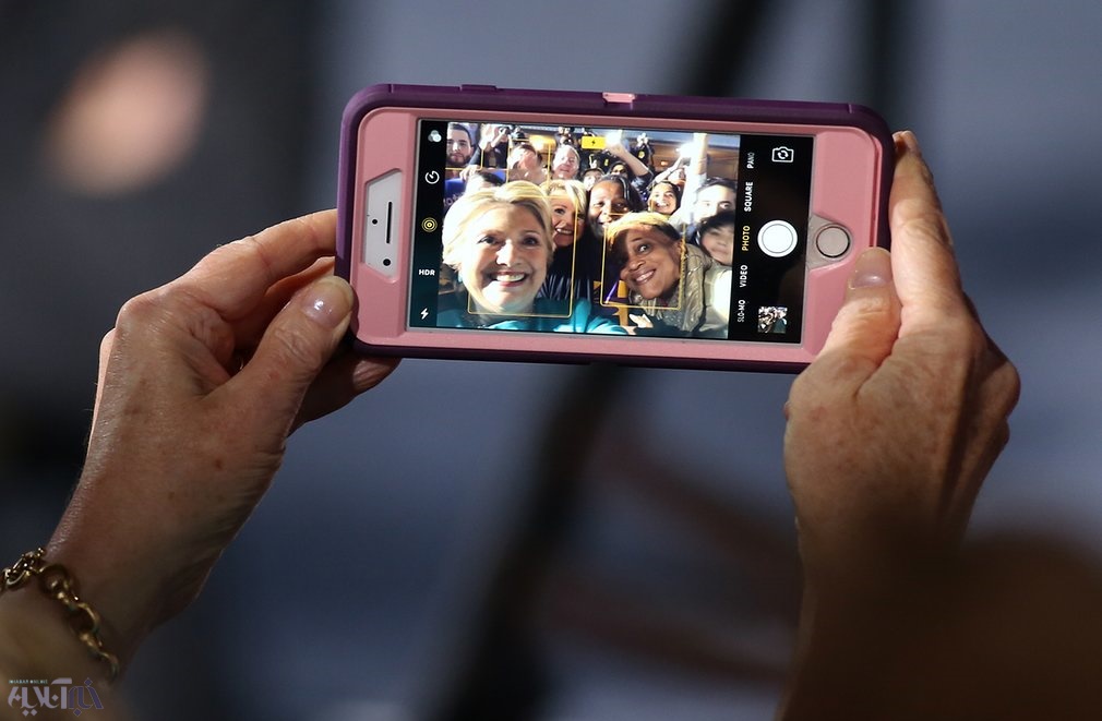 عکس/ سلفی جالب هیلاری و طرفدارانش