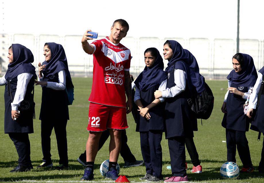 دختران ایرانی در اردوی پرسپولیس +تصاویر