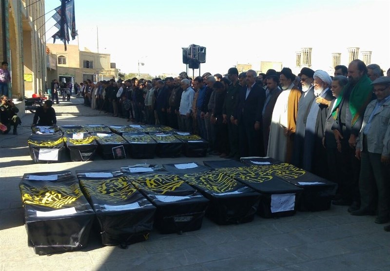 تشییع پیکر جانباختگان حادثه اقلید+تصاویر تشییع پیکر جانباختگان حادثه اقلید+تصاویر