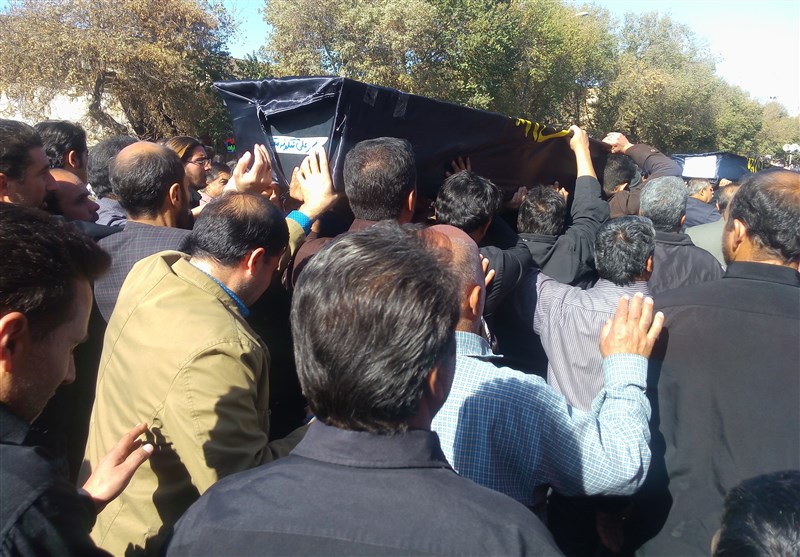 تشییع پیکر جانباختگان حادثه اقلید+تصاویر تشییع پیکر جانباختگان حادثه اقلید+تصاویر
