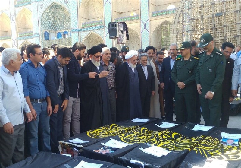 تشییع پیکر جانباختگان حادثه اقلید+تصاویر تشییع پیکر جانباختگان حادثه اقلید+تصاویر