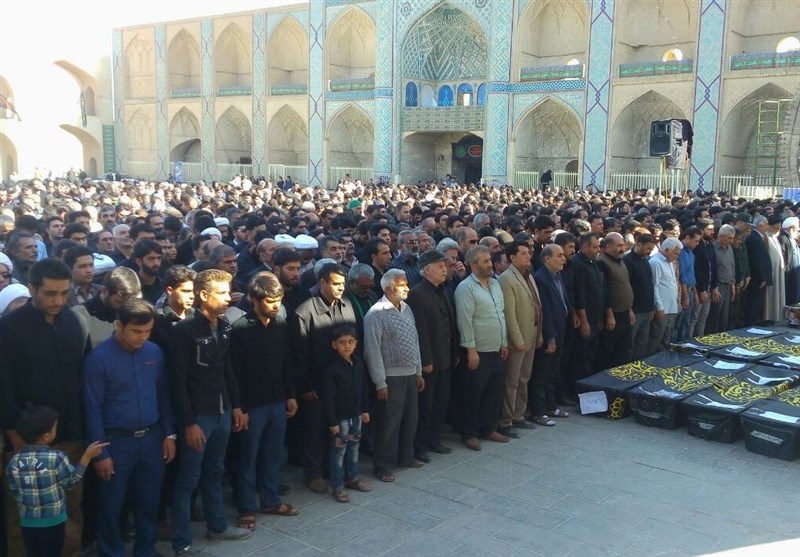 تشییع پیکر جانباختگان حادثه اقلید+تصاویر تشییع پیکر جانباختگان حادثه اقلید+تصاویر