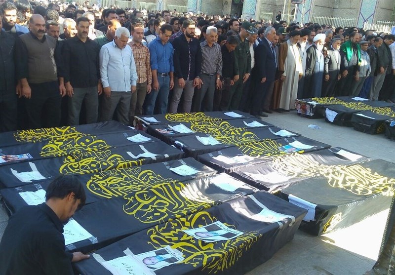 تشییع پیکر جانباختگان حادثه اقلید+تصاویر تشییع پیکر جانباختگان حادثه اقلید+تصاویر