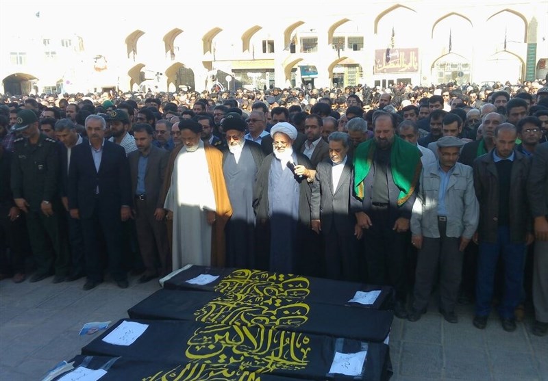 تشییع پیکر جانباختگان حادثه اقلید+تصاویر تشییع پیکر جانباختگان حادثه اقلید+تصاویر
