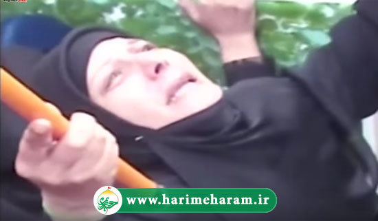 غسل و کفن شهید مدافع حرم توسط مادر