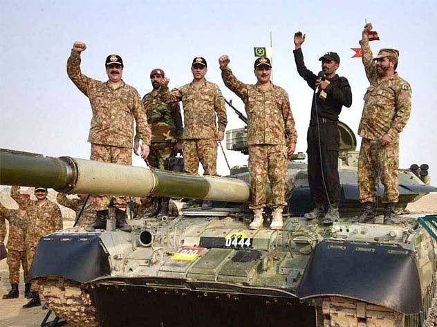 رزمایش نظامی پاکستان در نزدیکی مرز هند+تصاویر