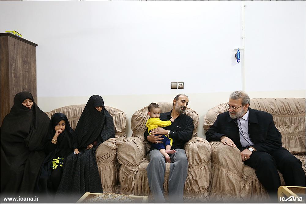 تصاویر/دیدار لاریجانی با خانواده های مدافع حرم