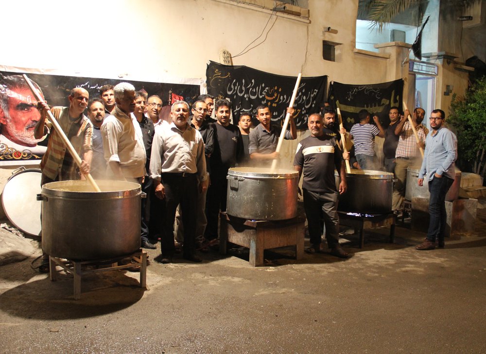 با دیگ امانی اولین نذری اربعین را دادم