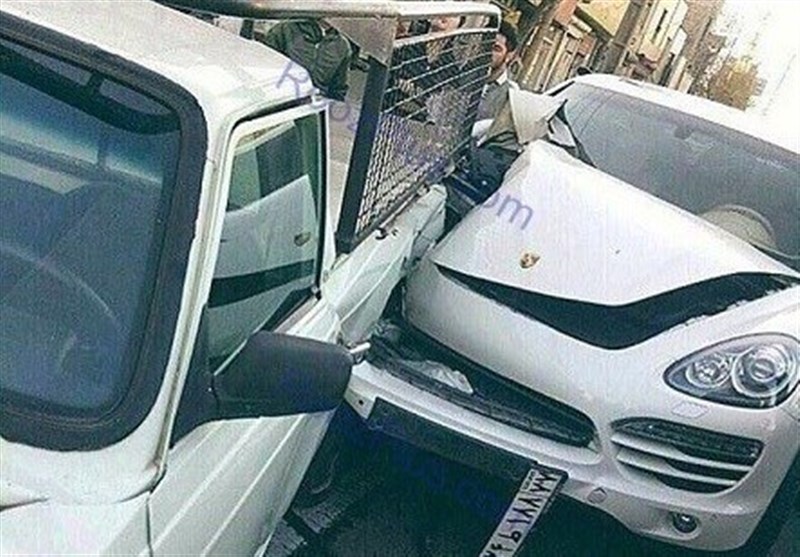 عکس/ تصادف ماشین میلیاردی با وانت پیکان عکس/ تصادف ماشین میلیاردی با وانت پیکان