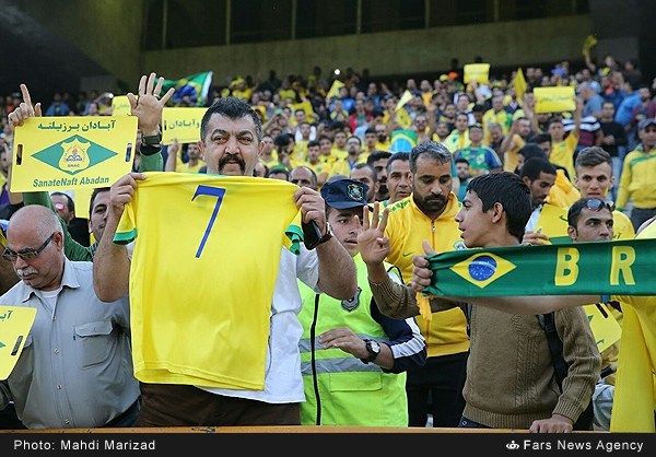 عکس/ بازیگر معروف تماشاگر دیدار پرسپولیس عکس/ بازیگر معروف تماشاگر دیدار پرسپولیس