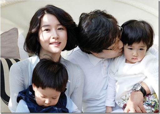 عکس/ بازیگرزن معروف کره‌ای با دوقلوهایش