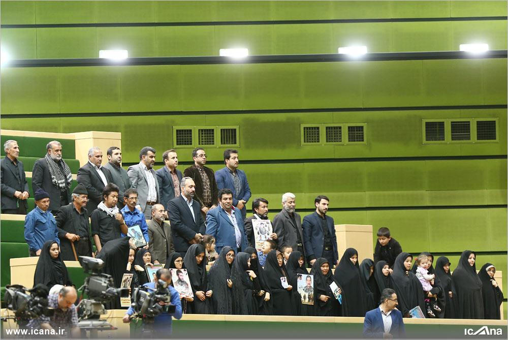 عکس/ خانواده‌های شهدای مدافع‌حرم درمجلس