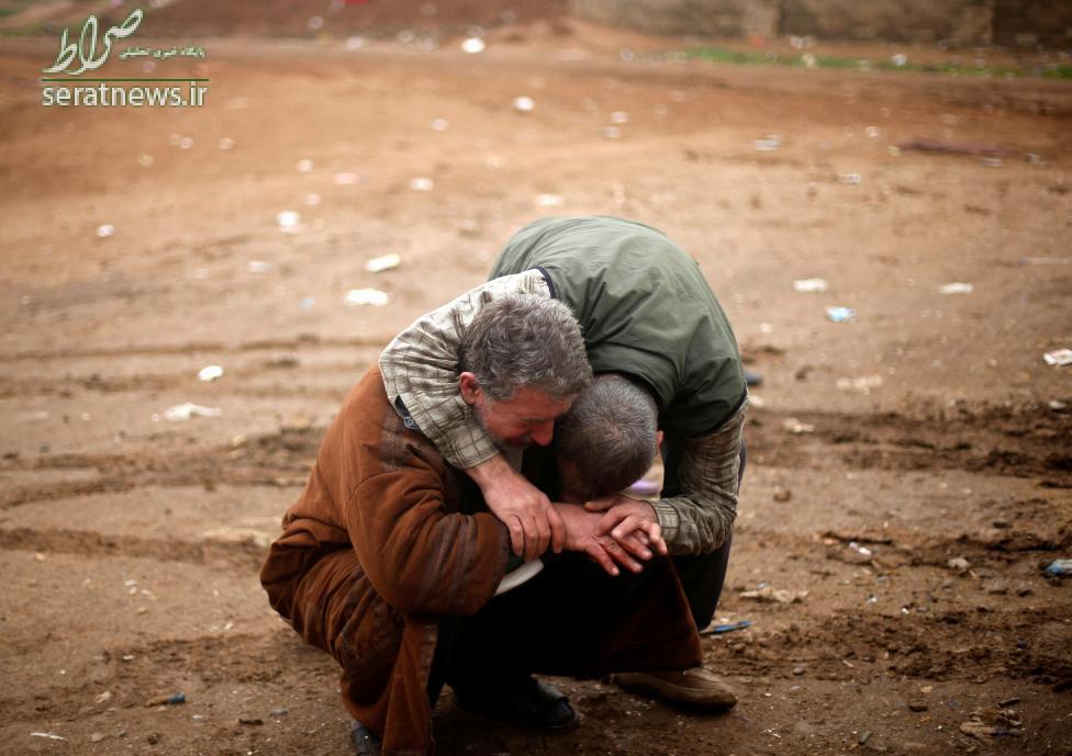 عکس/پدر عراقی در سوگ پسر خود