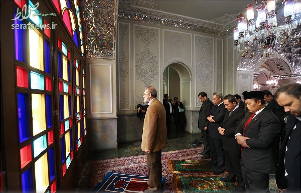 عکس/ اقتدای نمایندگان مجلس اندونزی به لاریجانی عکس/ اقتدای نمایندگان مجلس اندونزی به لاریجانی